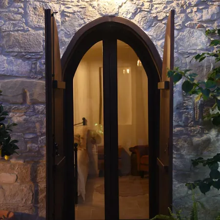 Old Stone House Retreat 3*